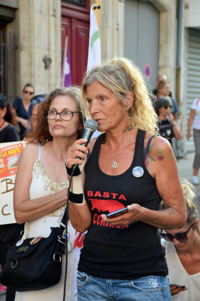 Les T-shirts « Corrida la honte » - CRAC Europe