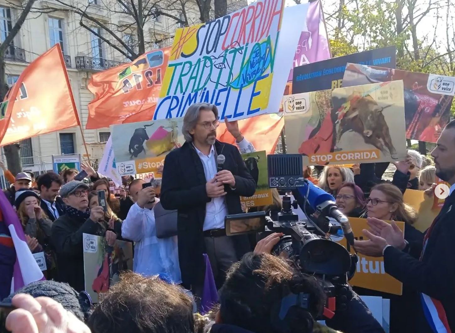 PPL corrida : manifestation devant l'Assemblée nationale - Colbac